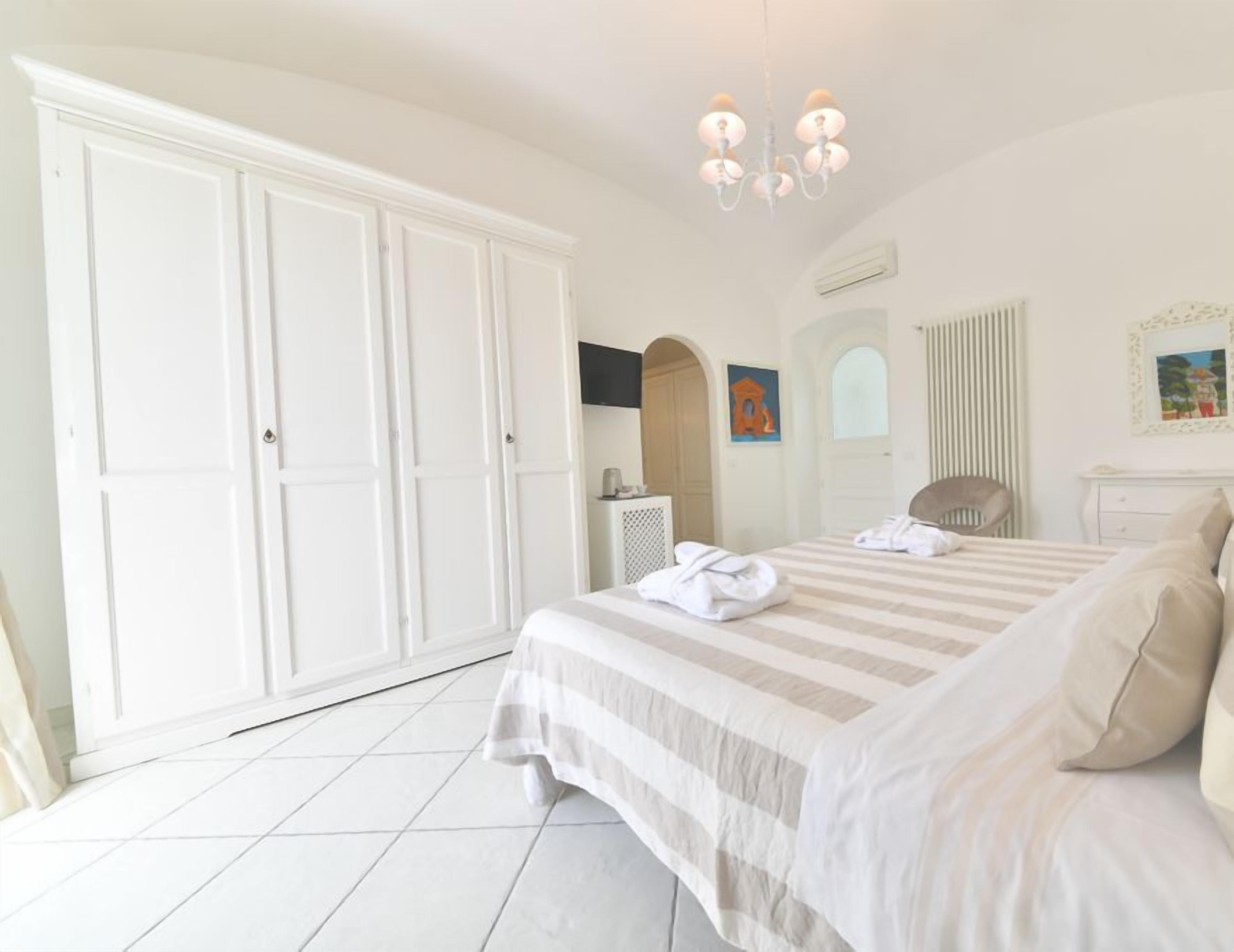 Photo - Queen Suite - Luxury Rooms