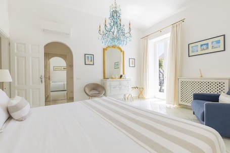 Luxury Room | Minibar, individually furnished, desk, free WiFi