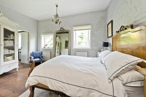 3 bedrooms, WiFi, bed sheets - Marlborough Yard, by Veeve (London)