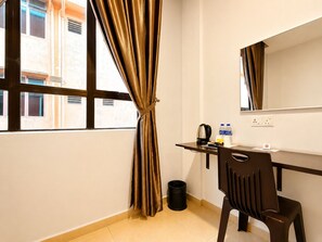 Standard Twin Room | Desk, free WiFi