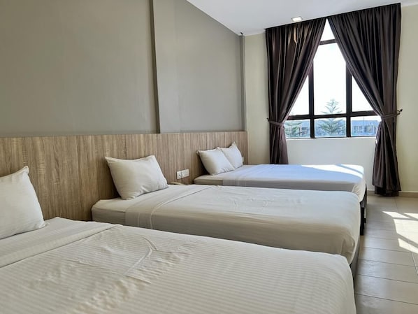 Family Quadruple Room | Desk, free WiFi - SIN LIEN HOTEL (Kluang)