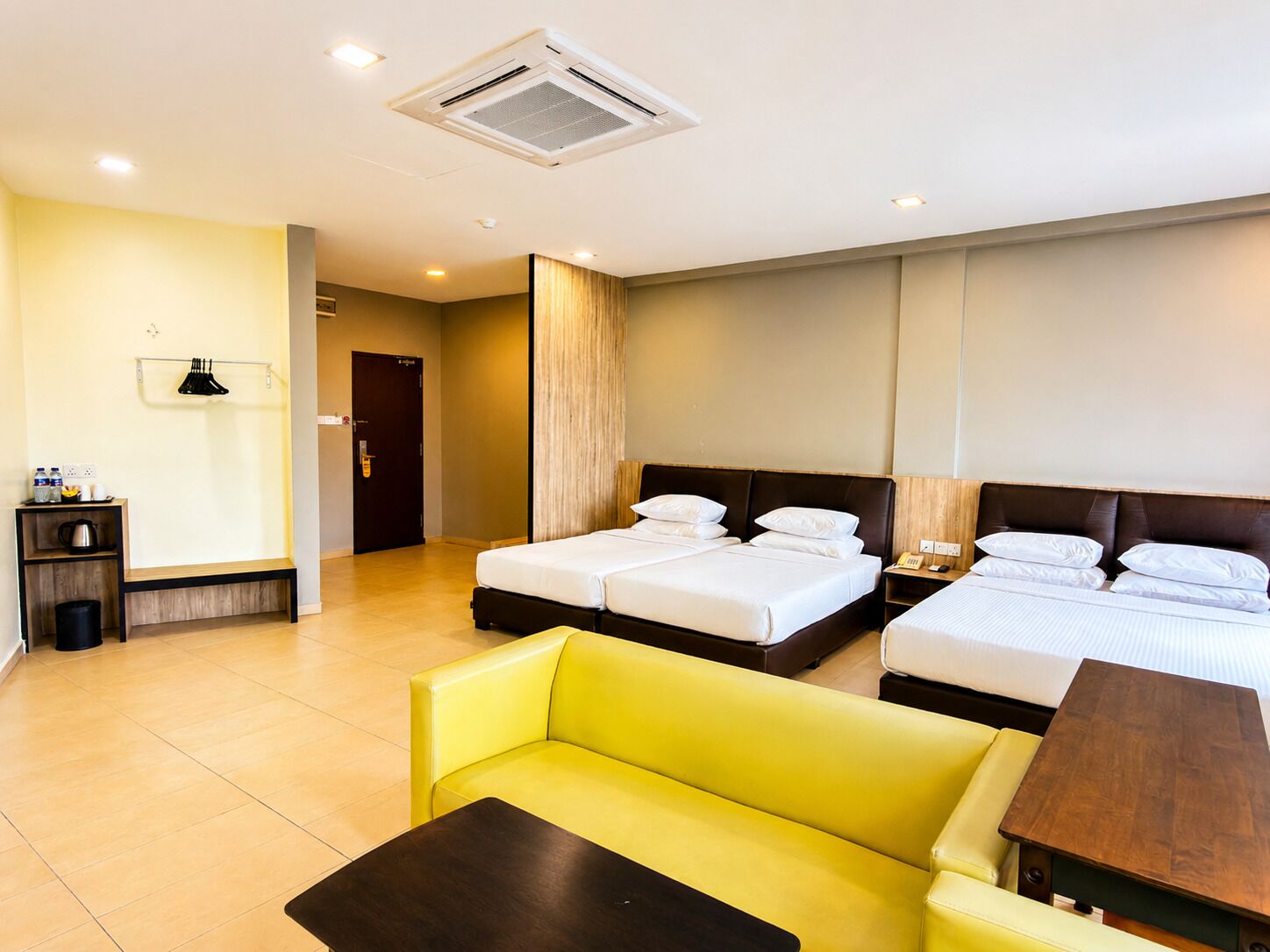 Family Quadruple Room | Desk, free WiFi