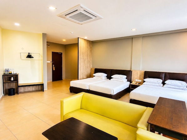 Family Quadruple Room | Desk, free WiFi