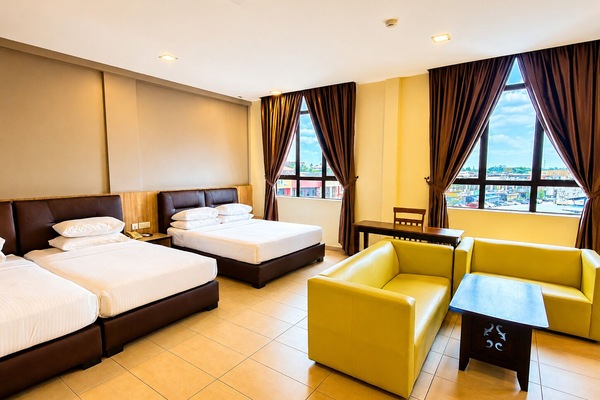 Family Quadruple Room | Desk, WiFi (free), bed sheets