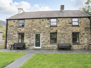 Cottage | Front of property - Ty Coch (Caernarfon)