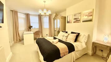 3 bedrooms, desk, iron/ironing board, WiFi