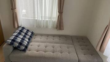 2 室のベッドルーム、WiFi (無料)、ベッドシーツ