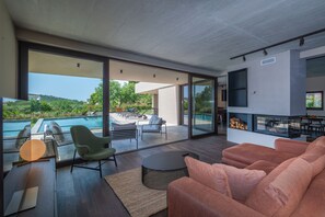 Outdoor pool - Luxurious pool villa, 5 minutes walk from the beach (Banjole)