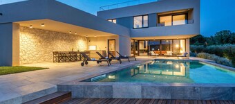 Luxurious pool villa, 5 minutes walk from the beach