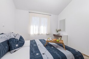 2 quartos, acesso à internet, roupa de cama