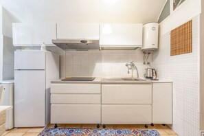 冷蔵庫、電子レンジ、コンロ、トースター