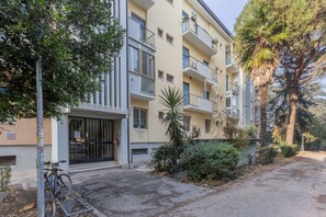 Exterior - GuestHost - Comfortable 80 sqm apartment that can accommodate up to 7 people located on the third floor of a building without a lift.The property is located in the center of Ferrara just outside the eastern walls, a few steps from Corso della Giovecca.Th (Ferrara)