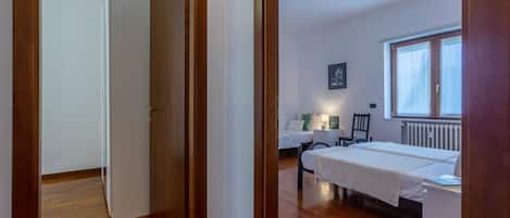 2 habitaciones, tabla de planchar con plancha, wifi y ropa de cama