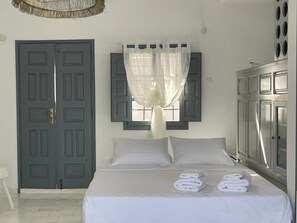 1 dormitorio, tabla de planchar con plancha, cuna de viaje y wifi