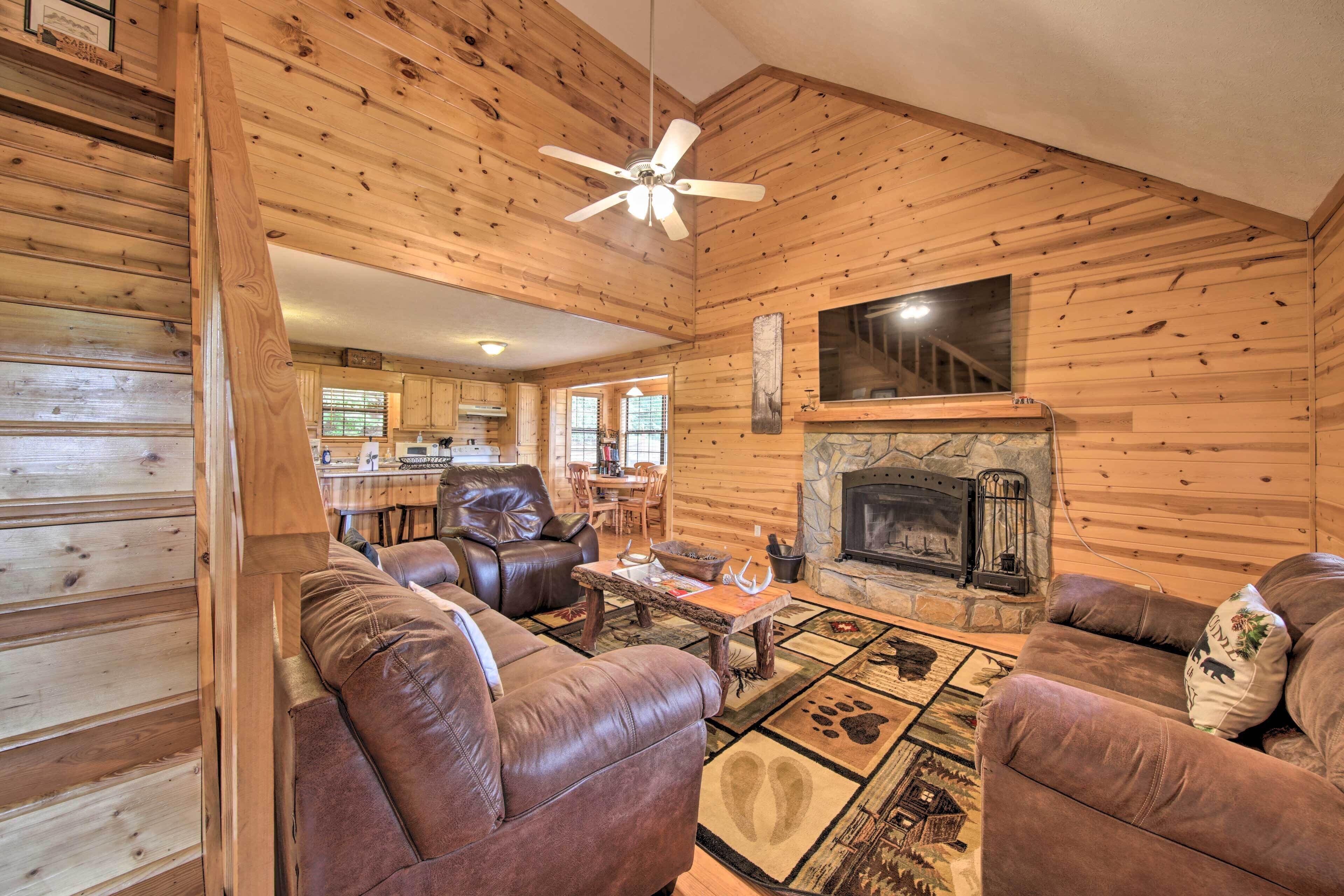 Rustic Young Harris Cabin W/ Fire Pit & Views - Blairsville, GA