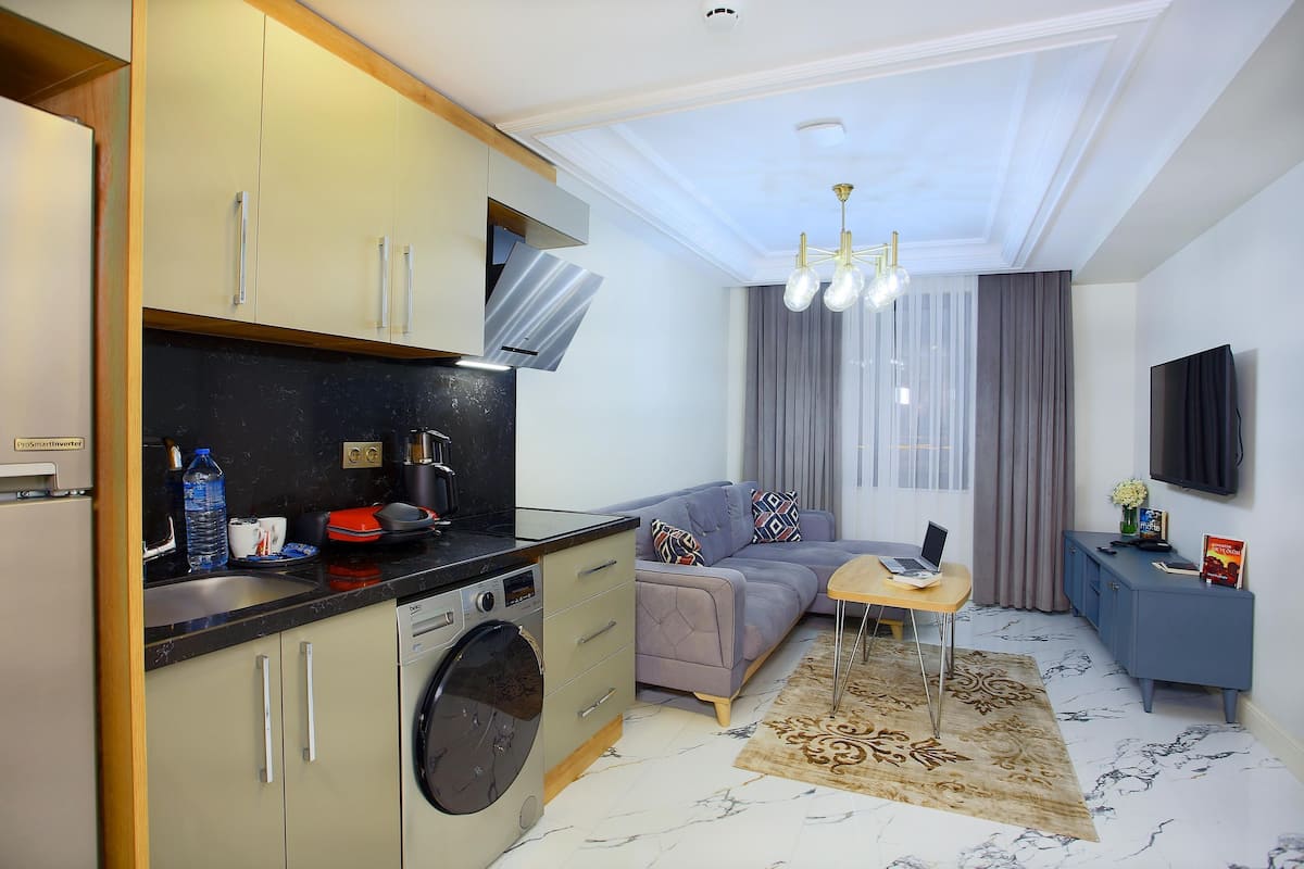 2 habitaciones, caja de seguridad en la habitación y escritorio