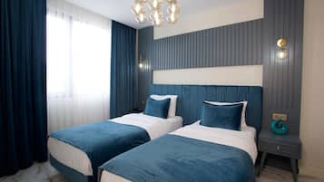 Superior Suite with Two Bedroom | Caja fuerte, escritorio, espacio para trabajar con un portátil