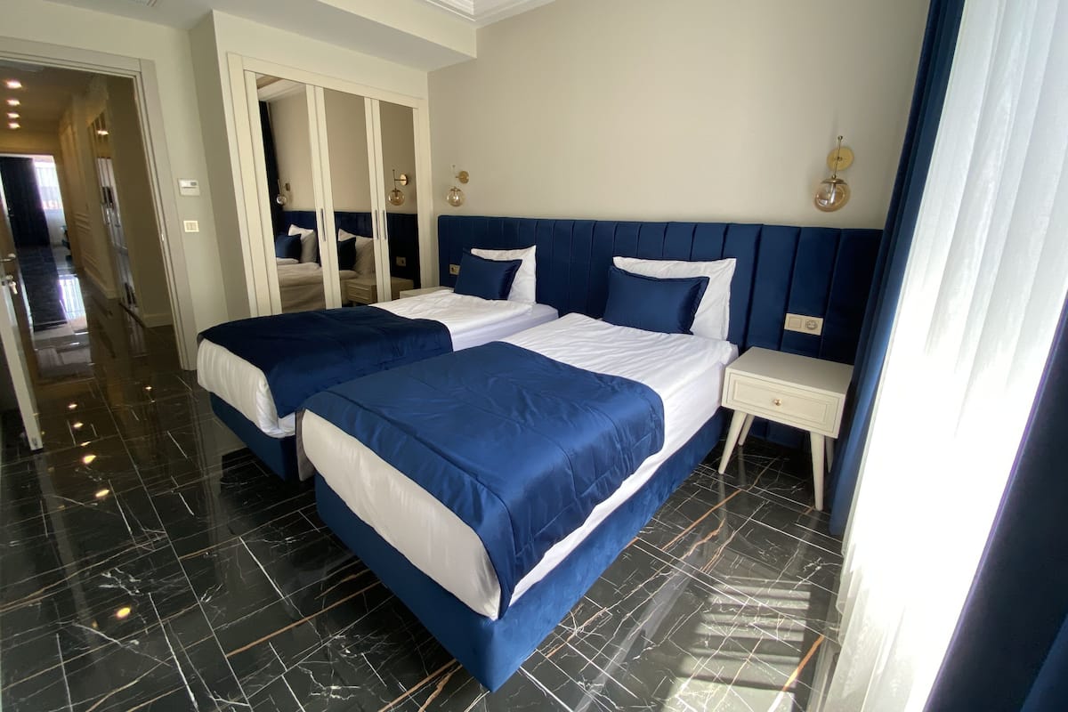 2 bedrooms, in-room safe, desk, laptop workspace