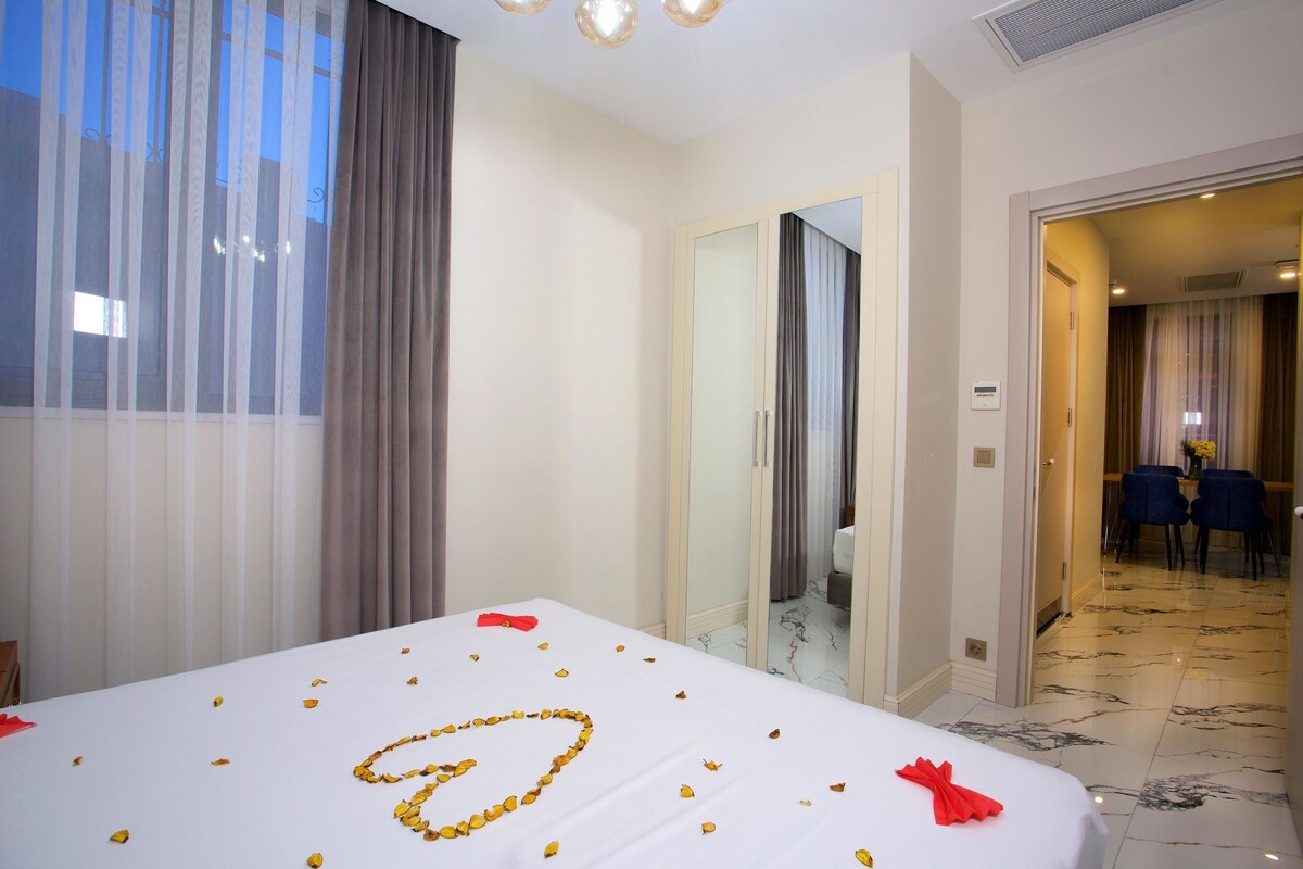 Junior Suite with One Bedroom | In-room safe, desk, laptop workspace, iron/ironing board
