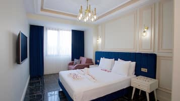 Een kluis op de kamer, een bureau, een laptopwerkplek