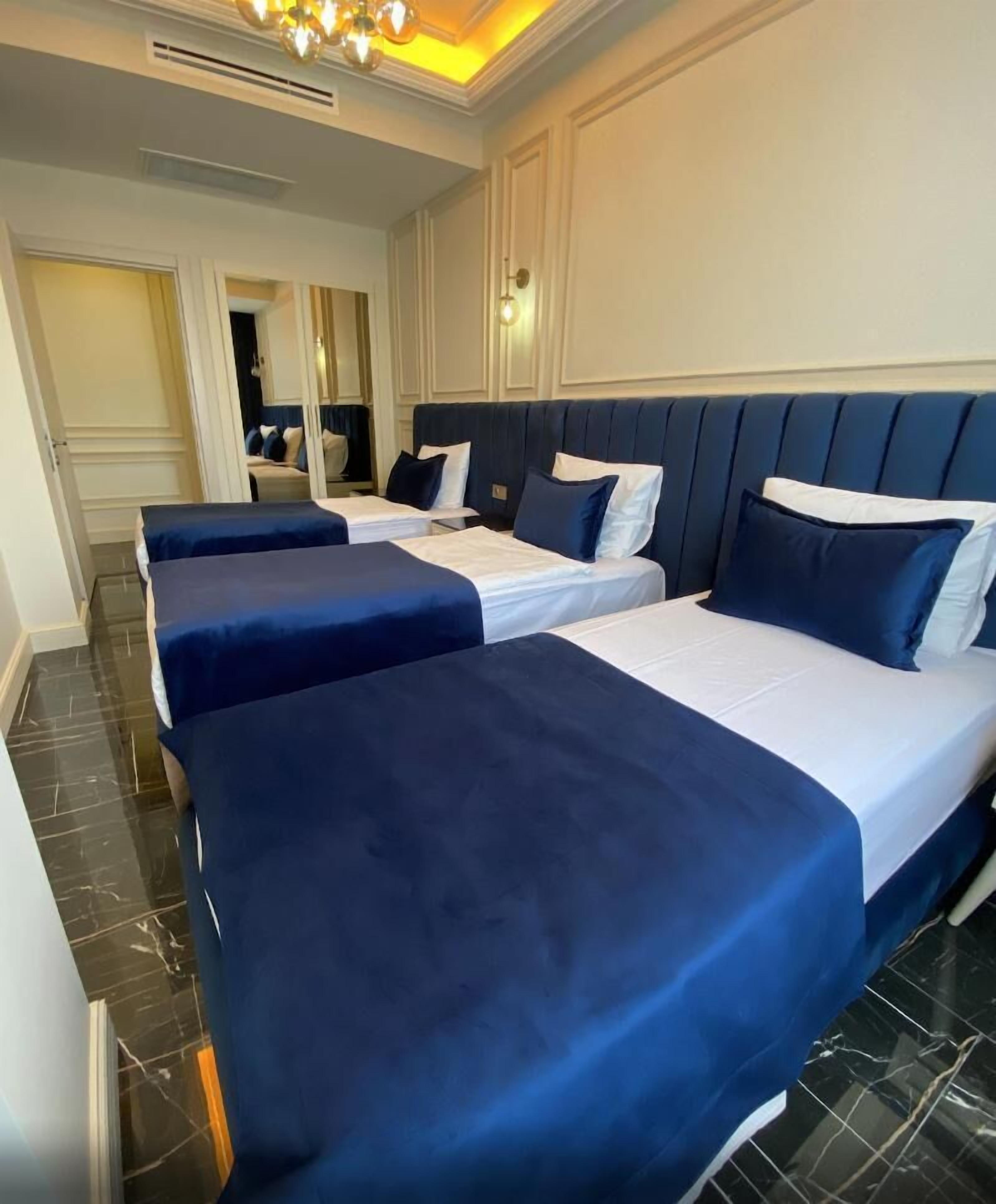 Een kluis op de kamer, een bureau, een laptopwerkplek