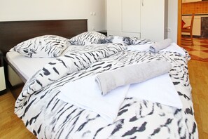 Internet, bed sheets