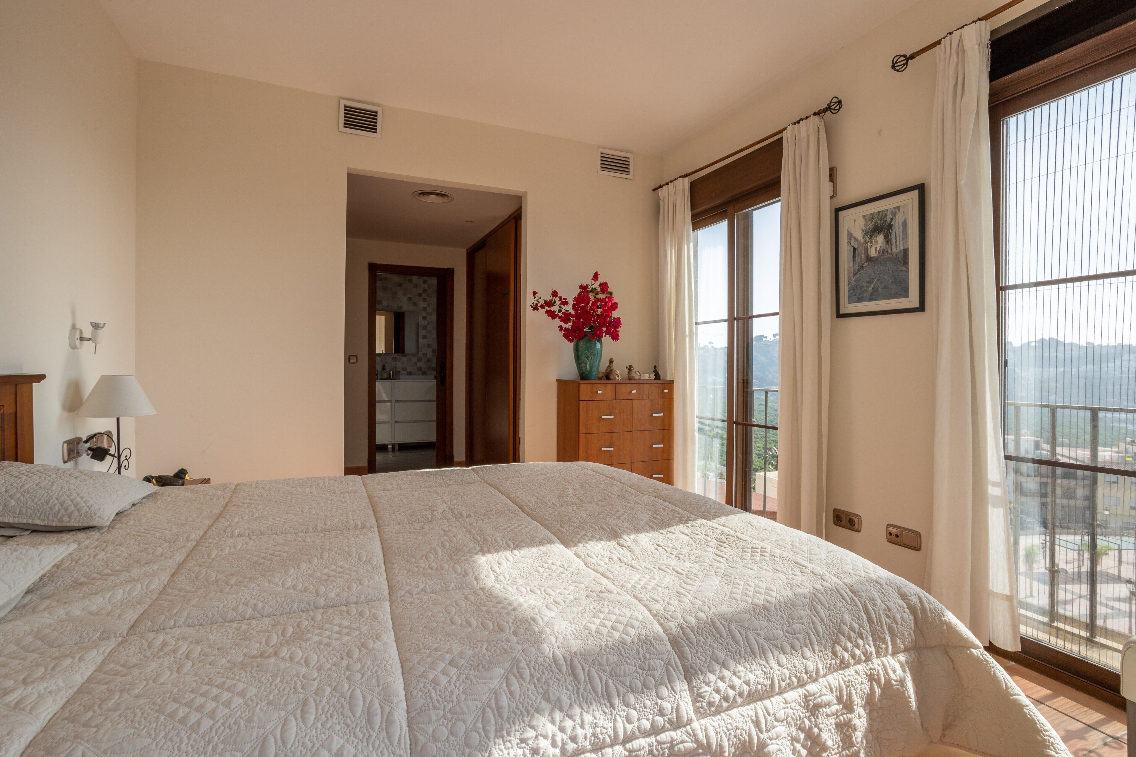 2 chambres, fer et planche à repasser, accès au Wi-Fi (inclus)