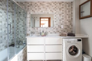 Bathtub, hair dryer, towels