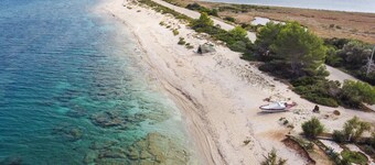 Villa with Sea View, Shared Garden & Wi-Fi