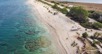 Villa with Sea View, Shared Garden & Wi-Fi