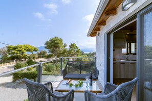 Terrace/patio - Villa with Sea View, Shared Garden & Wi-Fi (Lefkada)