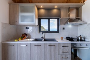 Fridge, oven, stovetop, coffee/tea maker - Villa with Sea View, Shared Garden & Wi-Fi (Lefkada)