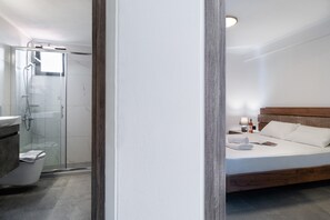 Shower, hair dryer, towels - Villa with Sea View, Shared Garden & Wi-Fi (Lefkada)