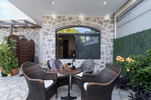 屋外ダイニングエリア