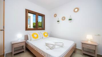 5 bedrooms, iron/ironing board, free WiFi, bed sheets