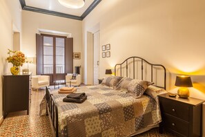 5 bedrooms, iron/ironing board, free WiFi, bed sheets - Holiday Home Casa Palma 12 with Terrace, Balcony & Wi-Fi (Vilafranca del Penedes)