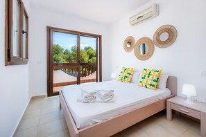 5 bedrooms, iron/ironing board, free WiFi, bed sheets