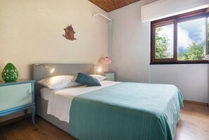 2 bedrooms, iron/ironing board