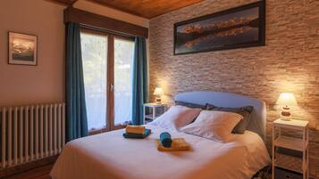 5 habitaciones, escritorio, tabla de planchar con plancha y wifi gratis