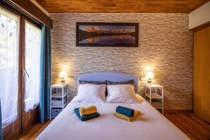 5 bedrooms, desk, iron/ironing board, free WiFi - Holiday Home 'Chalet Le Margouillat' with Mountain View, Terrace & Wi-Fi (Les Houches)