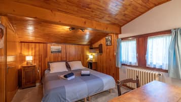 5 habitaciones, escritorio, tabla de planchar con plancha y wifi gratis
