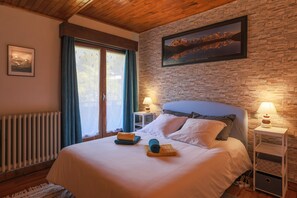 5 bedrooms, iron/ironing board, free WiFi, bed sheets - Holiday Home 'Chalet Le Margouillat' with Mountain View, Terrace & Wi-Fi (Les Houches)