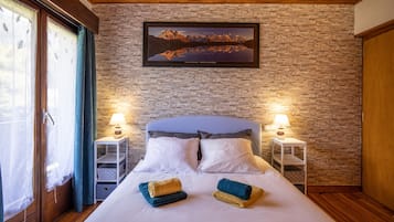 5 habitaciones, tabla de planchar con plancha y wifi gratis