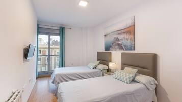 3 slaapkamers, een strijkplank/strijkijzer, gratis wifi, beddengoed