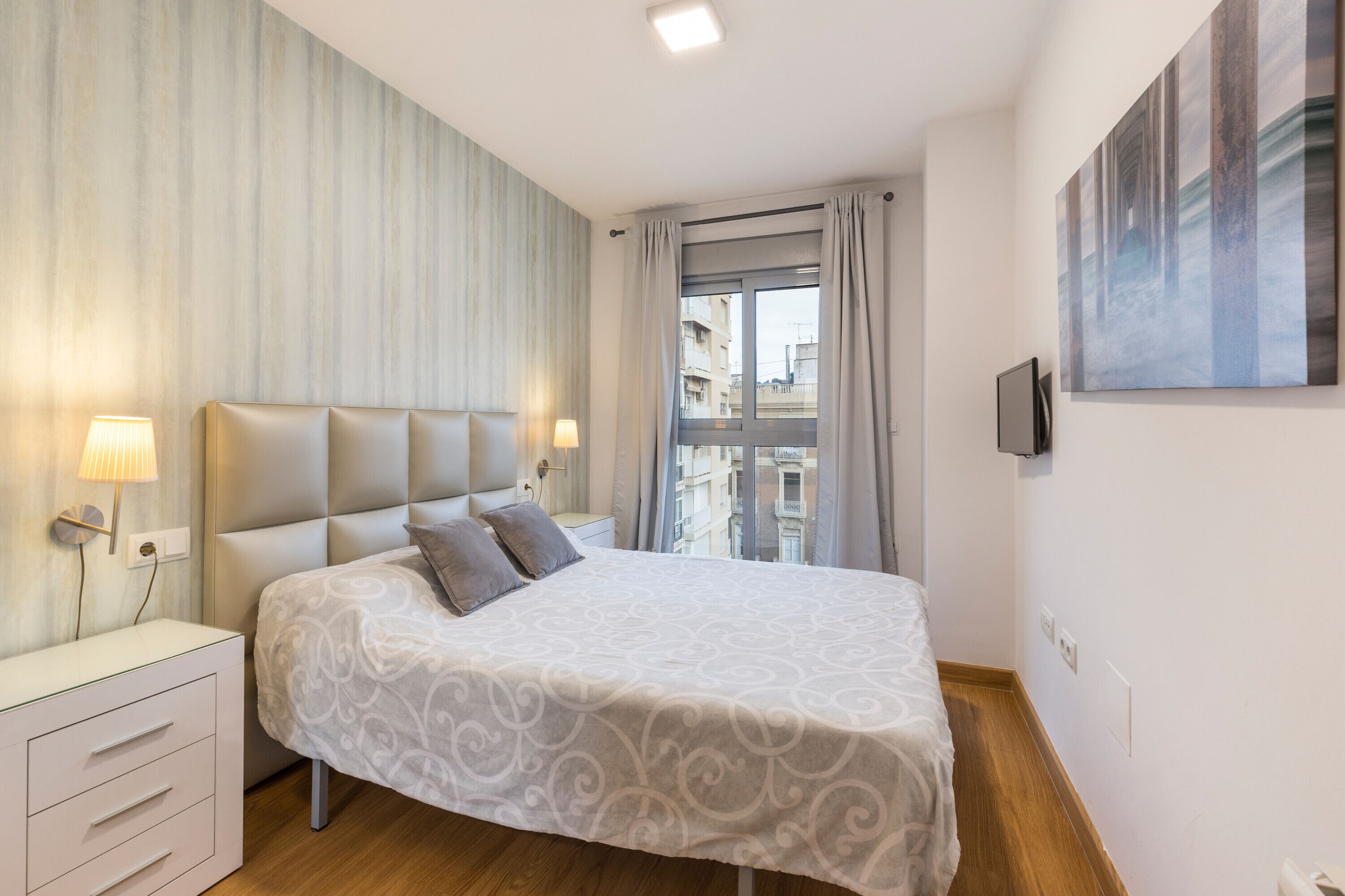 3 slaapkamers, een strijkplank/strijkijzer, gratis wifi, beddengoed