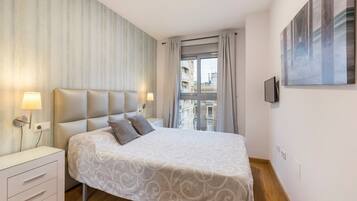 3 slaapkamers, een strijkplank/strijkijzer, gratis wifi, beddengoed