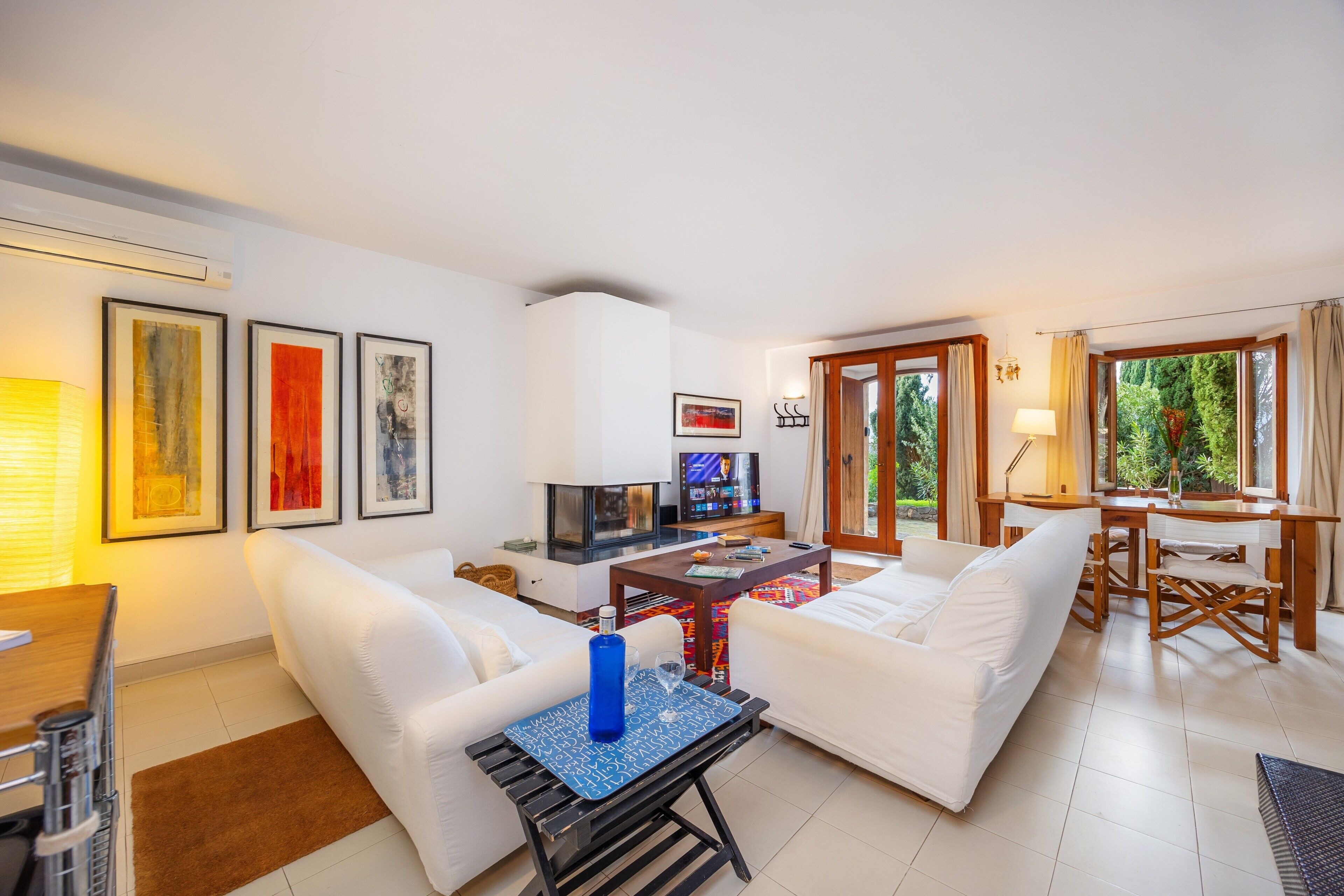 TV, fireplace, stereo