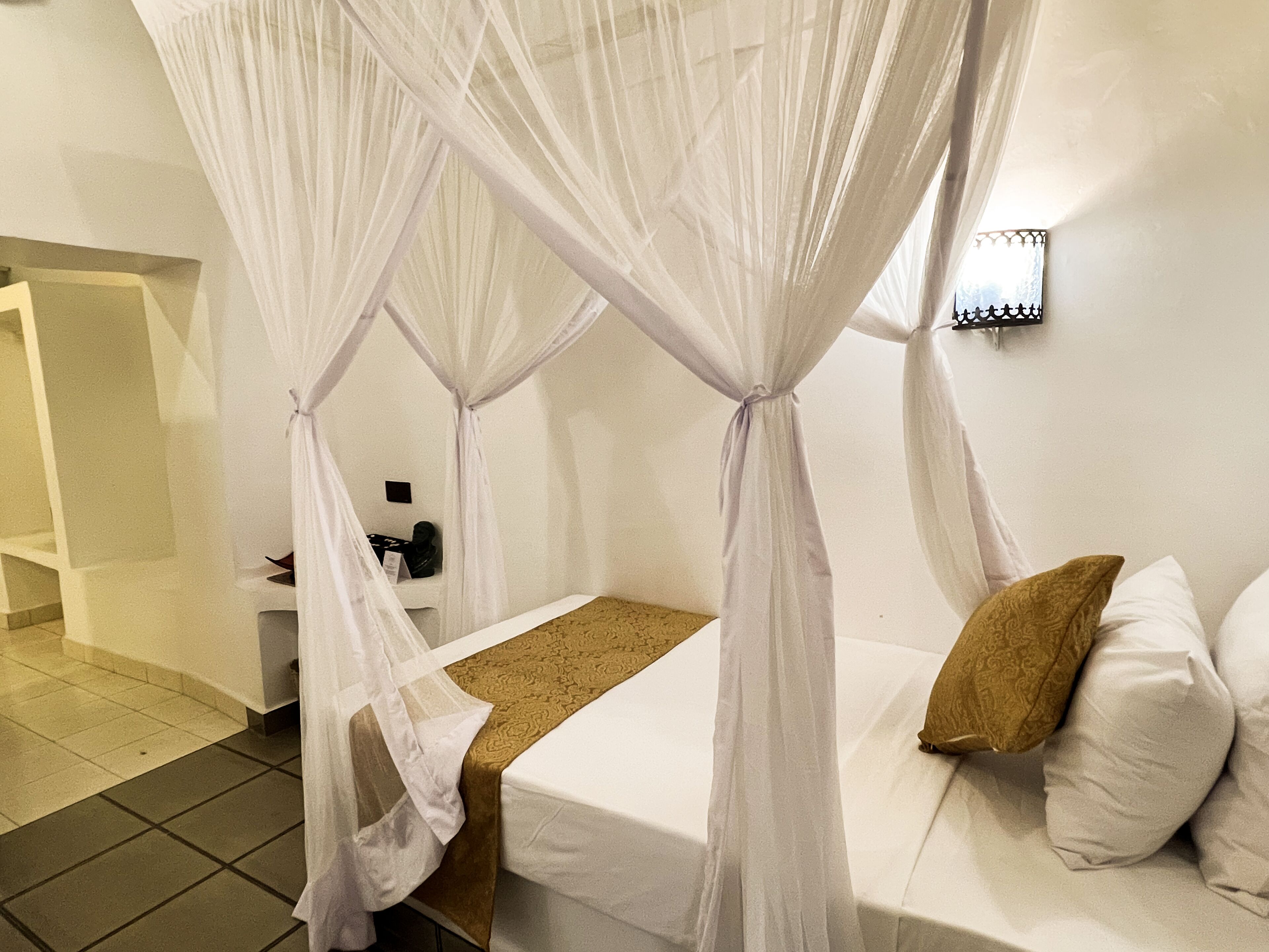 basic room | premium bedding, free wifi