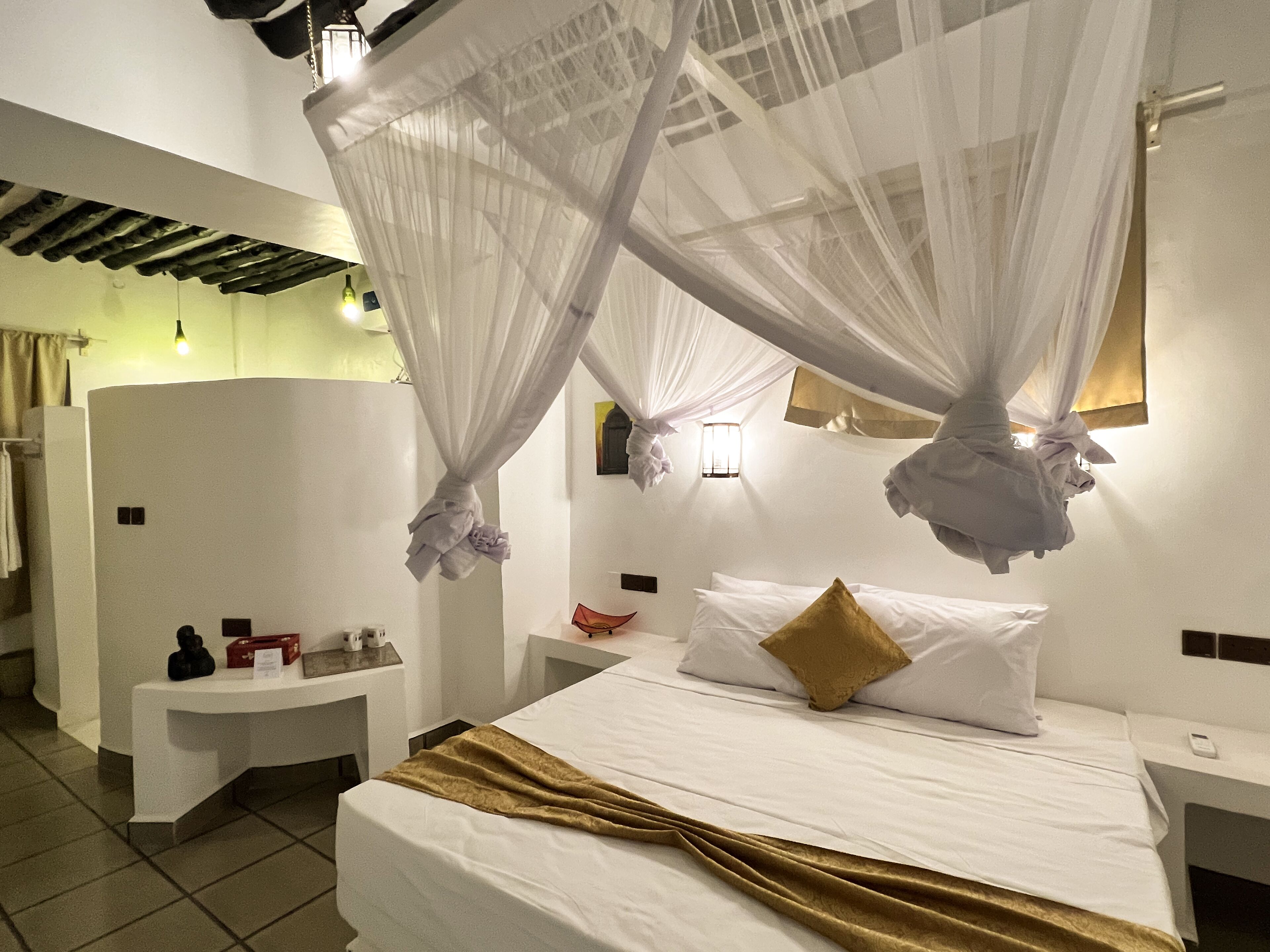 basic room | premium bedding, free wifi