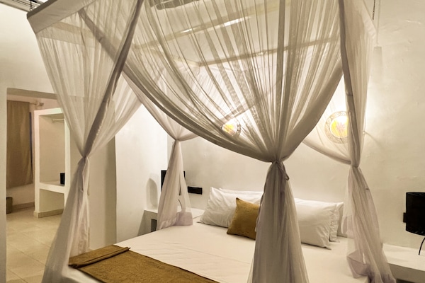10 bedrooms, premium bedding, free WiFi